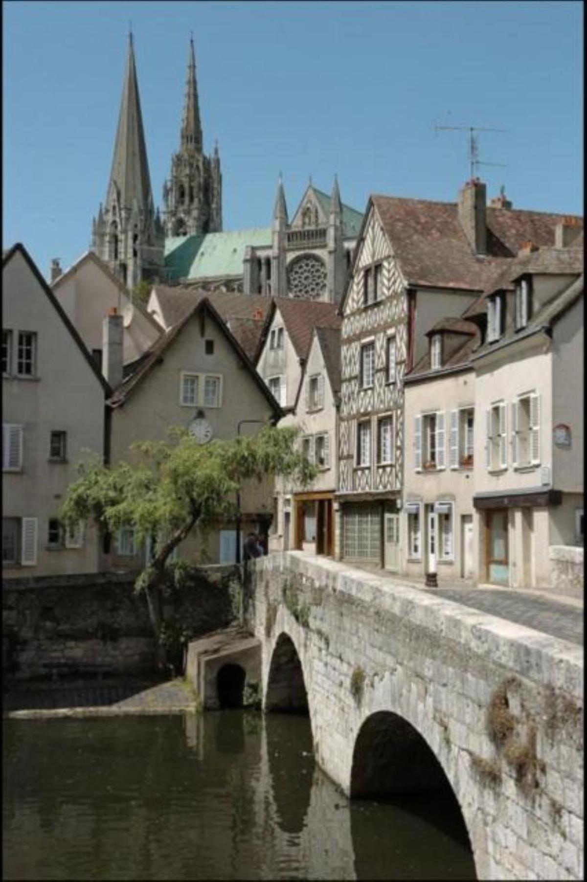 B&B Hotel Chartres Centre Cathedrale 3 Etoiles Kültér fotó